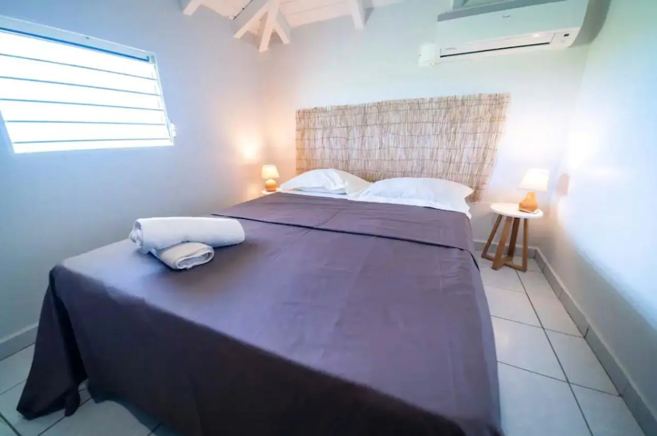 Maison Charmante A Sainte-Anne Avec Piscine Partagee. Holiday home