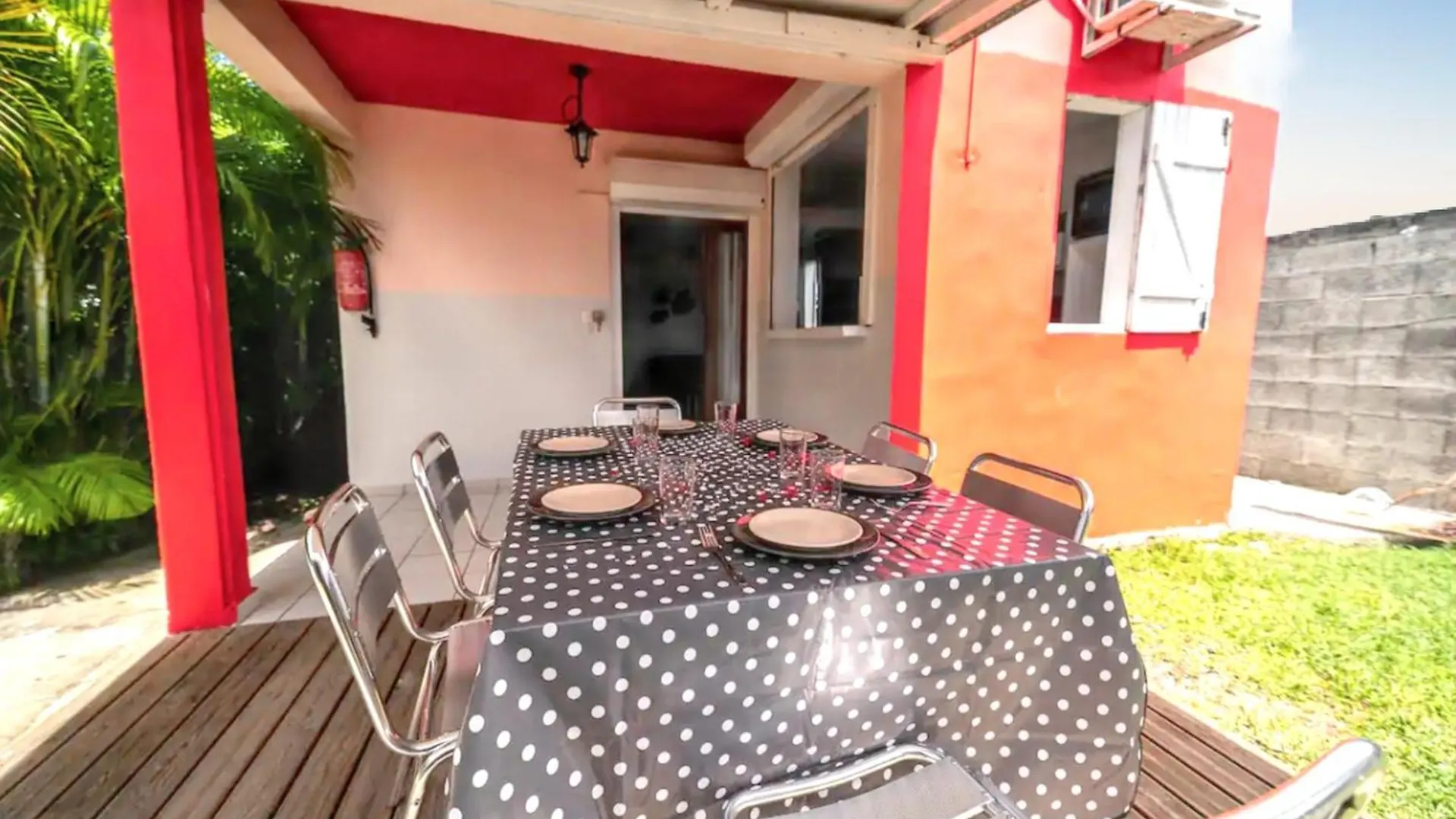 Holiday home Maison Charmante A Sainte-Anne Avec Piscine Partagee. Guadeloupe